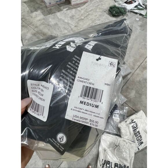 Volcom NWT Cement Crew Sweatshirt Washed Black Heather - Picture 4 of 4